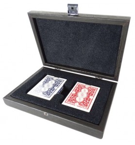 Ekskluzywne karty do gry w drewnianym pudle pokrytym materiałem skóropodobnym  CDE10