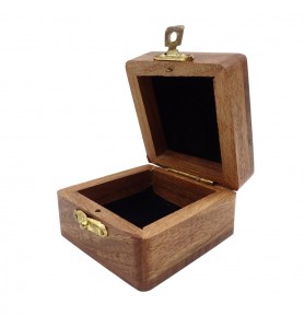 Małe drewniane pudełko na prezent 6 x 6 x 4 cm - WB859
