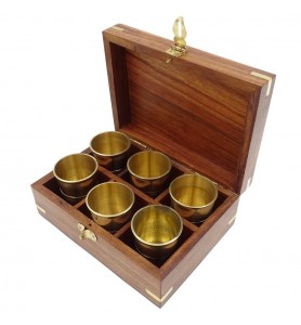 Zestaw 6 kieliszków mosiężnych w pudełku drewnianym – SE02