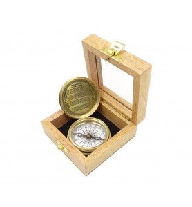 Kompas mosiężny w pudełku drewnianym C-57