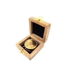 Kompas mosiężny z zegarem słonecznym w drewnianym pudełku 1058
